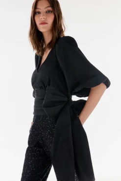 Blusa de tafetá com laço