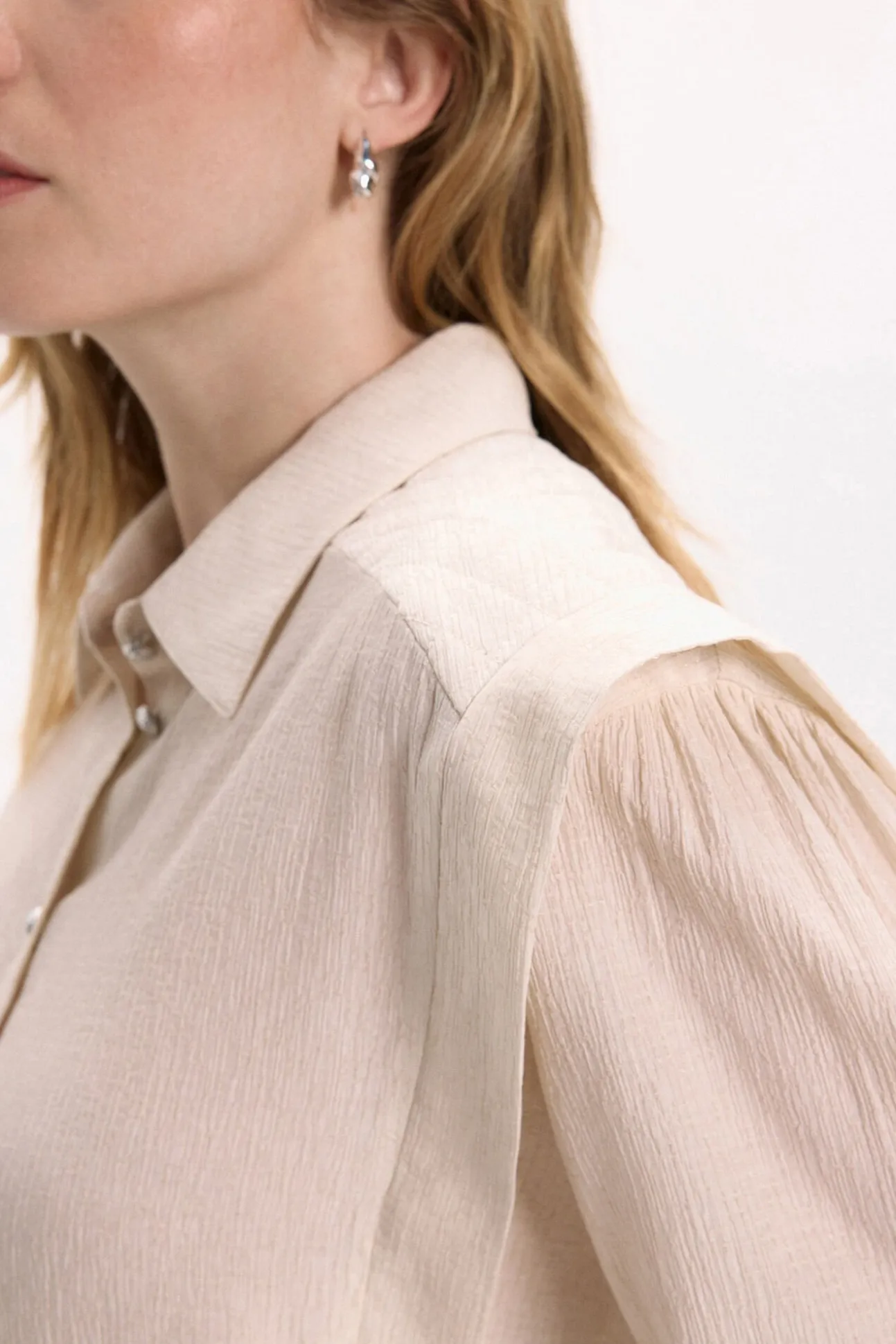 Blusa de viscose com detalhes em lurex