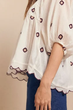 Blusa franzida bordada