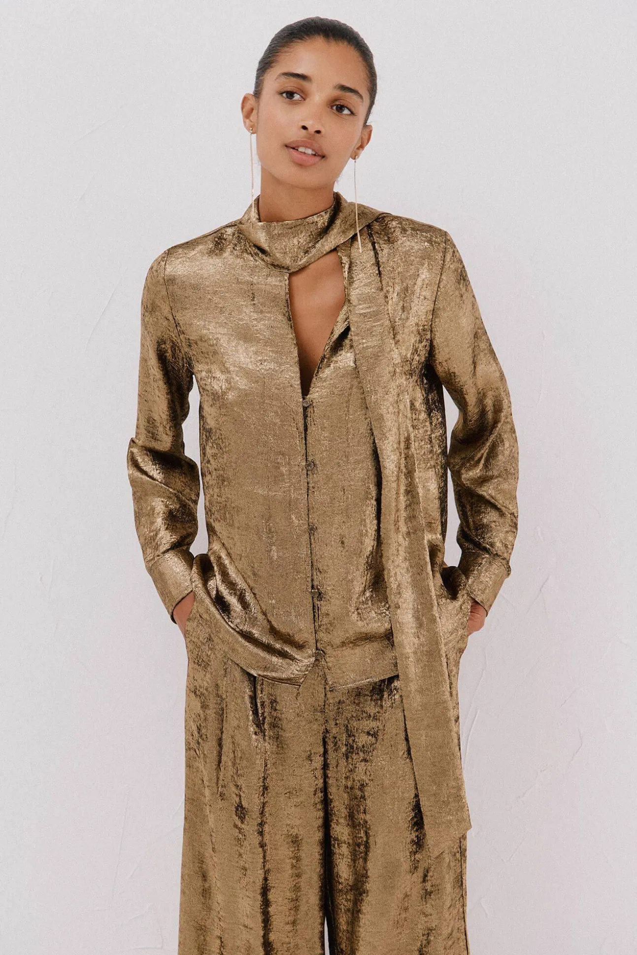 Blusa laço efeito dourado