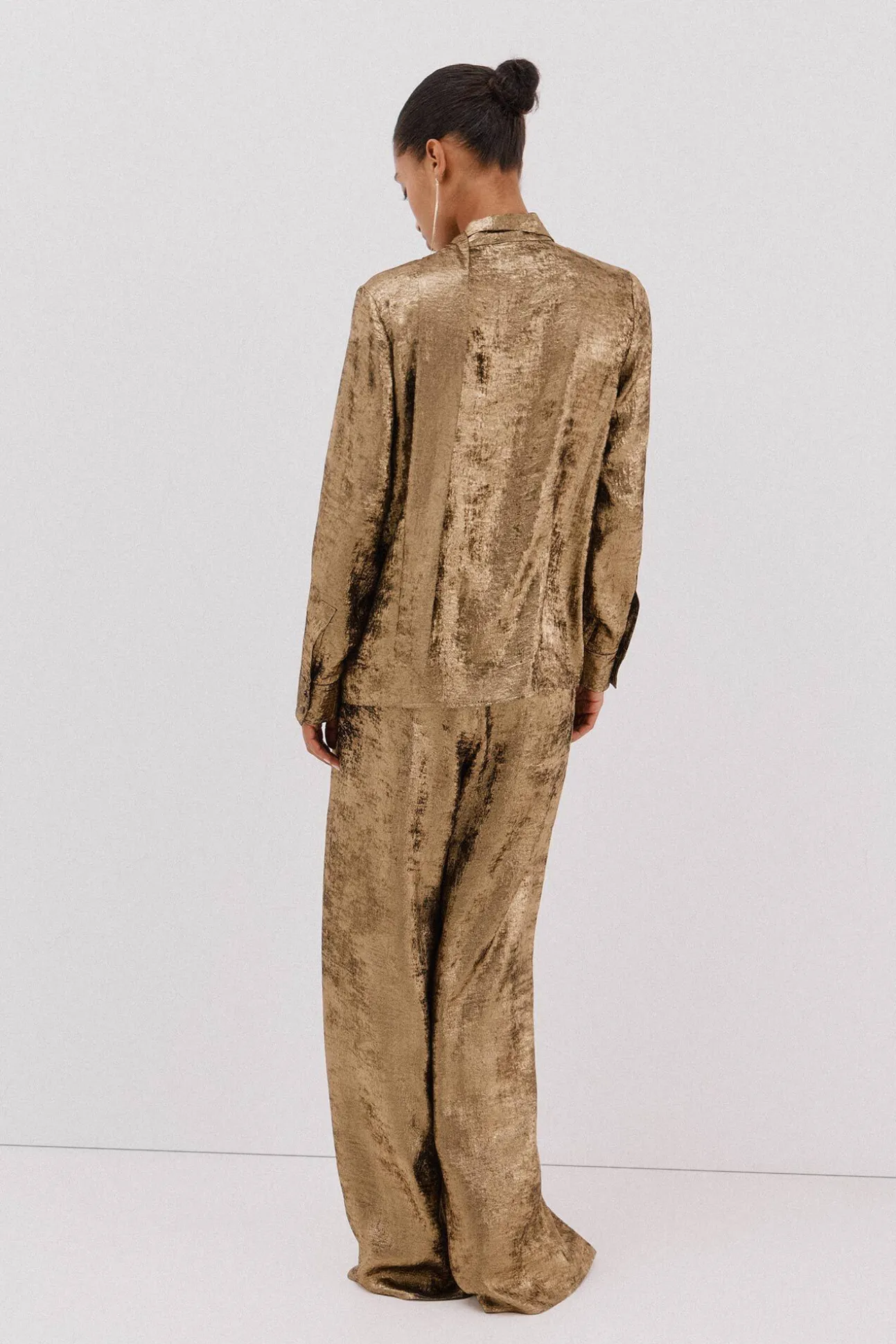 Blusa laço efeito dourado