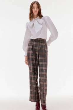 Blusa lisa com laço