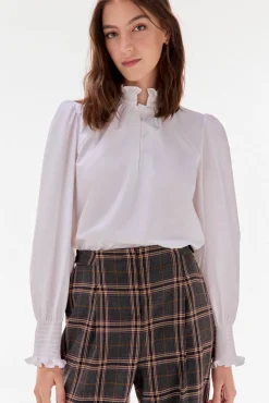 Blusa lisa com laço