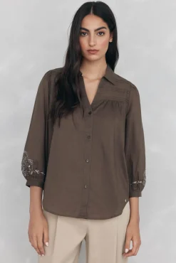 Blusa lisa larga bordada