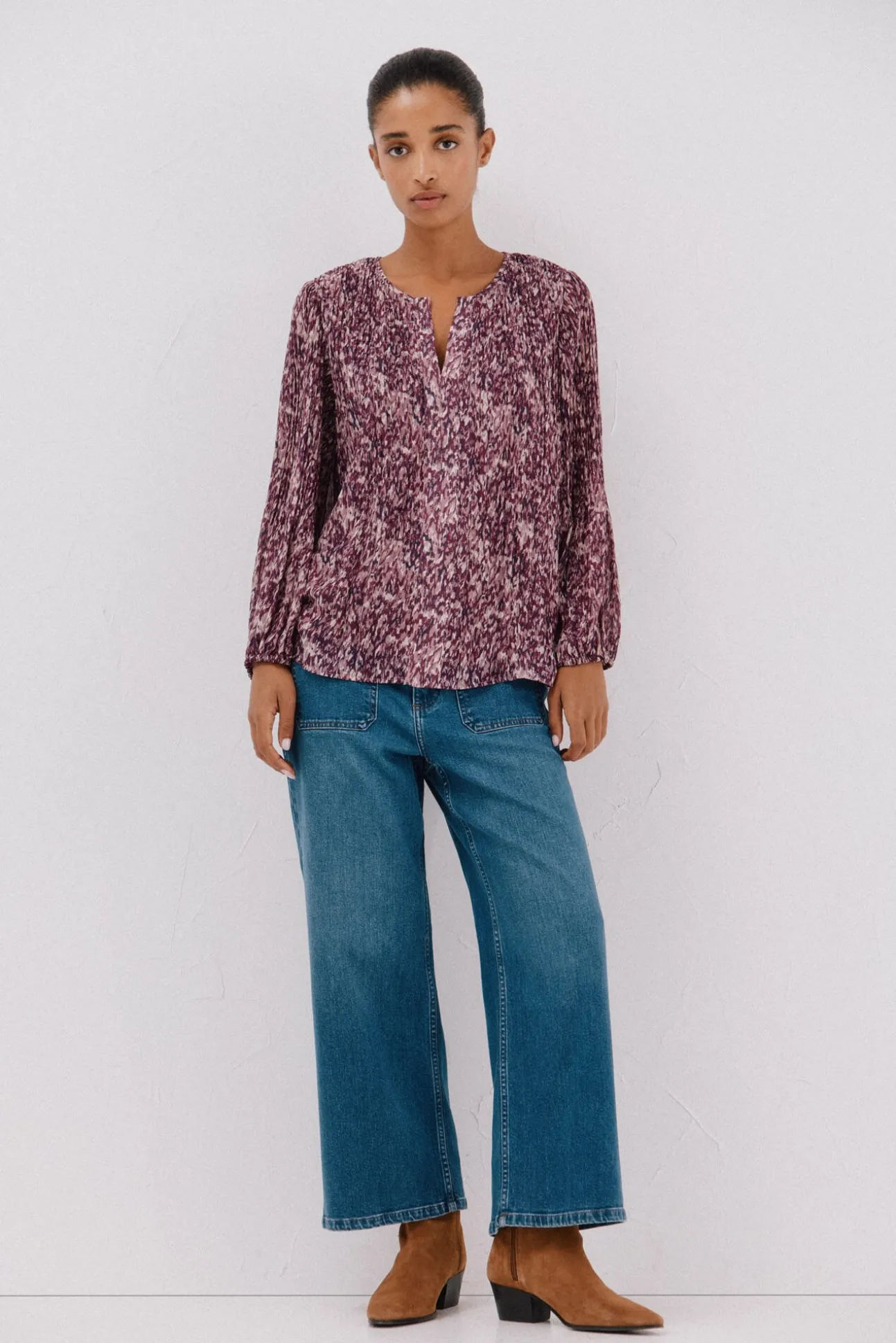 Blusa plissada contrastante