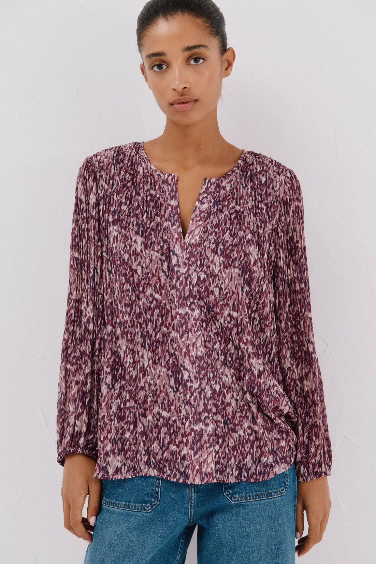 Blusa plissada contrastante