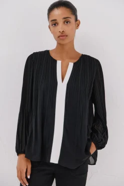 Blusa plissada contrastante