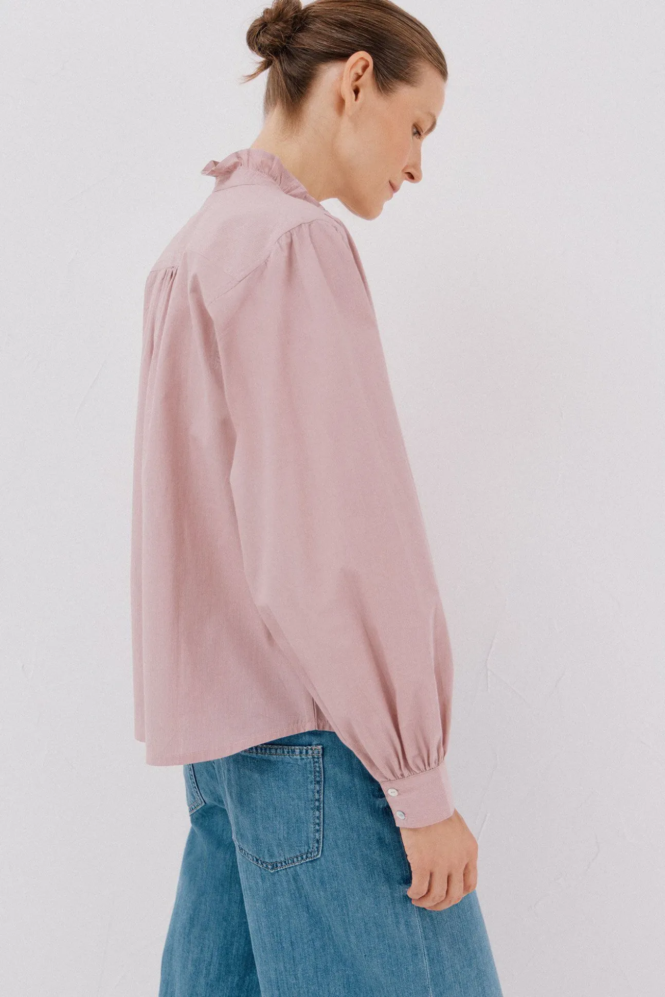 Blusa riscas com gola franzida