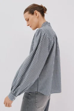 Blusa riscas com gola franzida