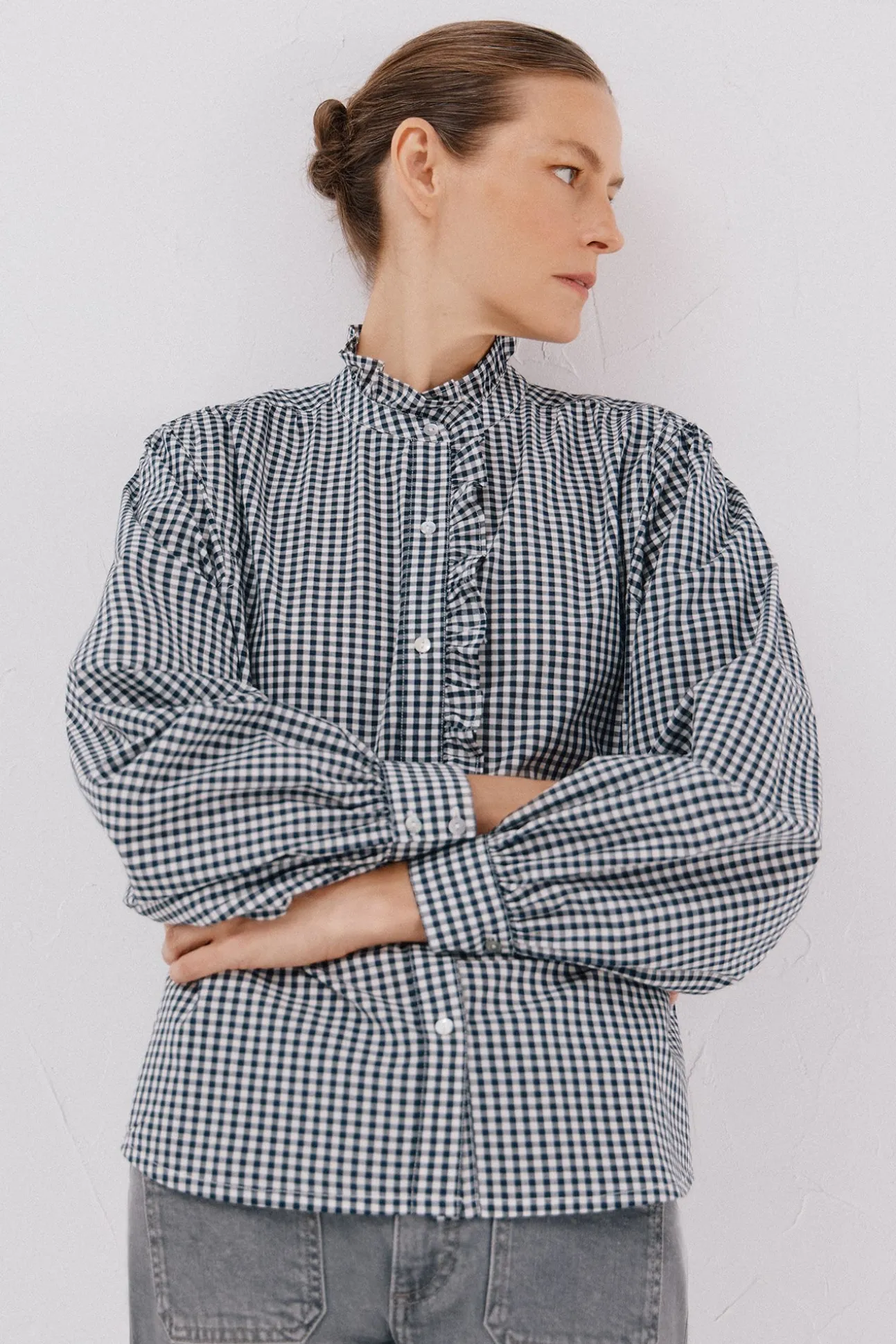Blusa riscas com gola franzida