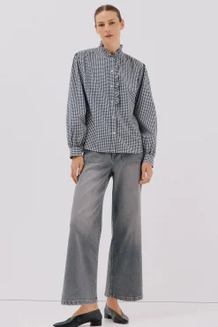 Blusa riscas com gola franzida
