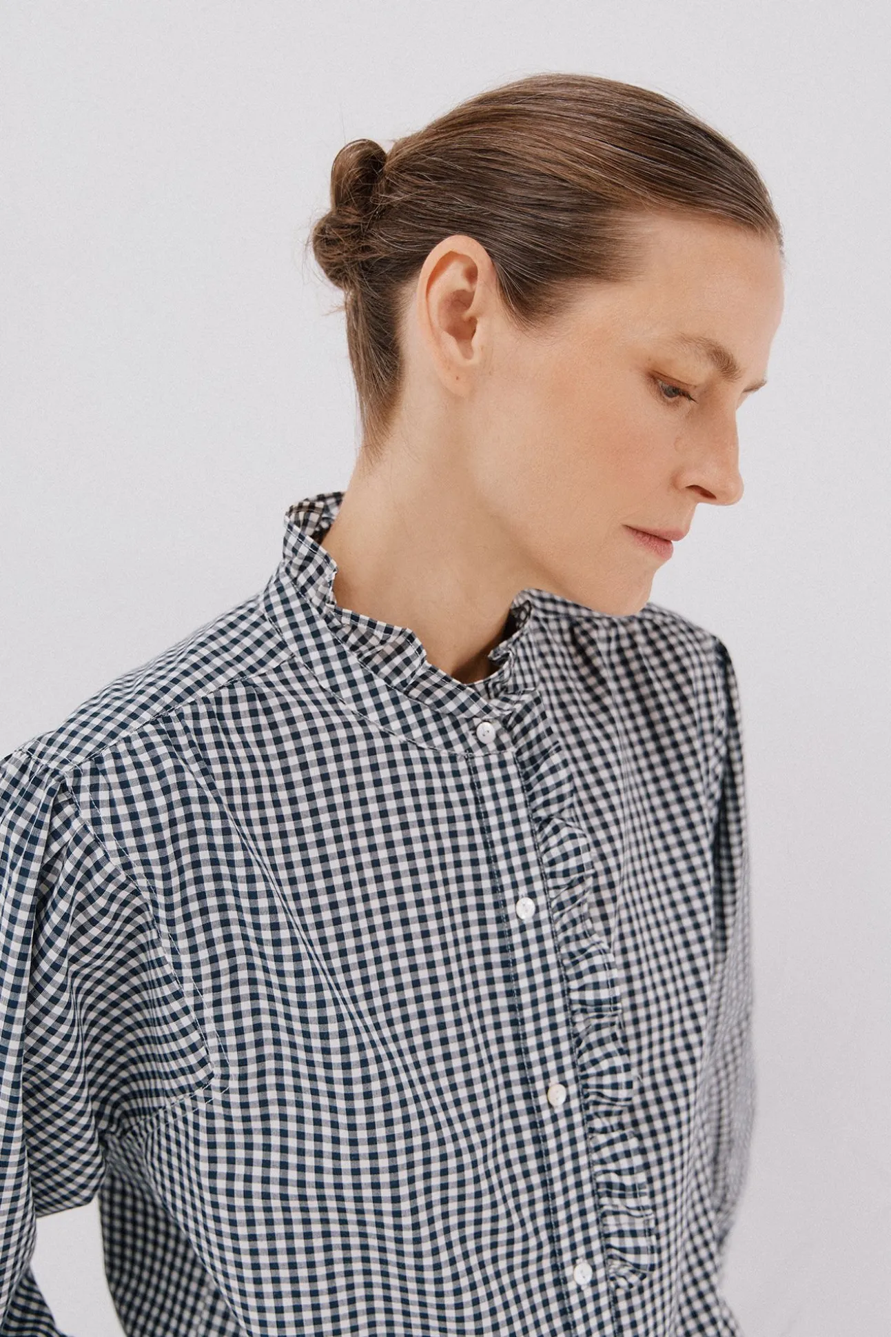 Blusa riscas com gola franzida