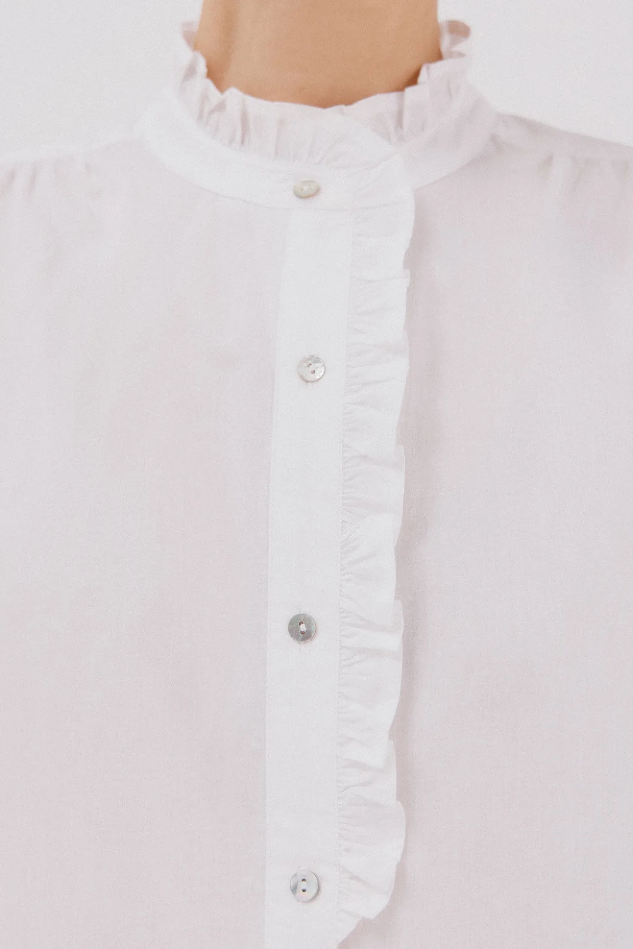 Blusa riscas com gola franzida