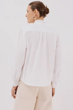 Blusa riscas com gola franzida