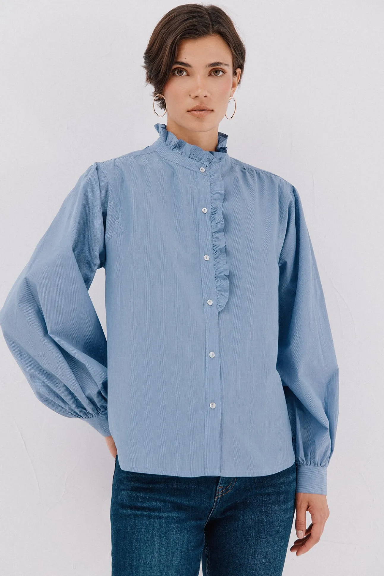 Blusa riscas com gola franzida
