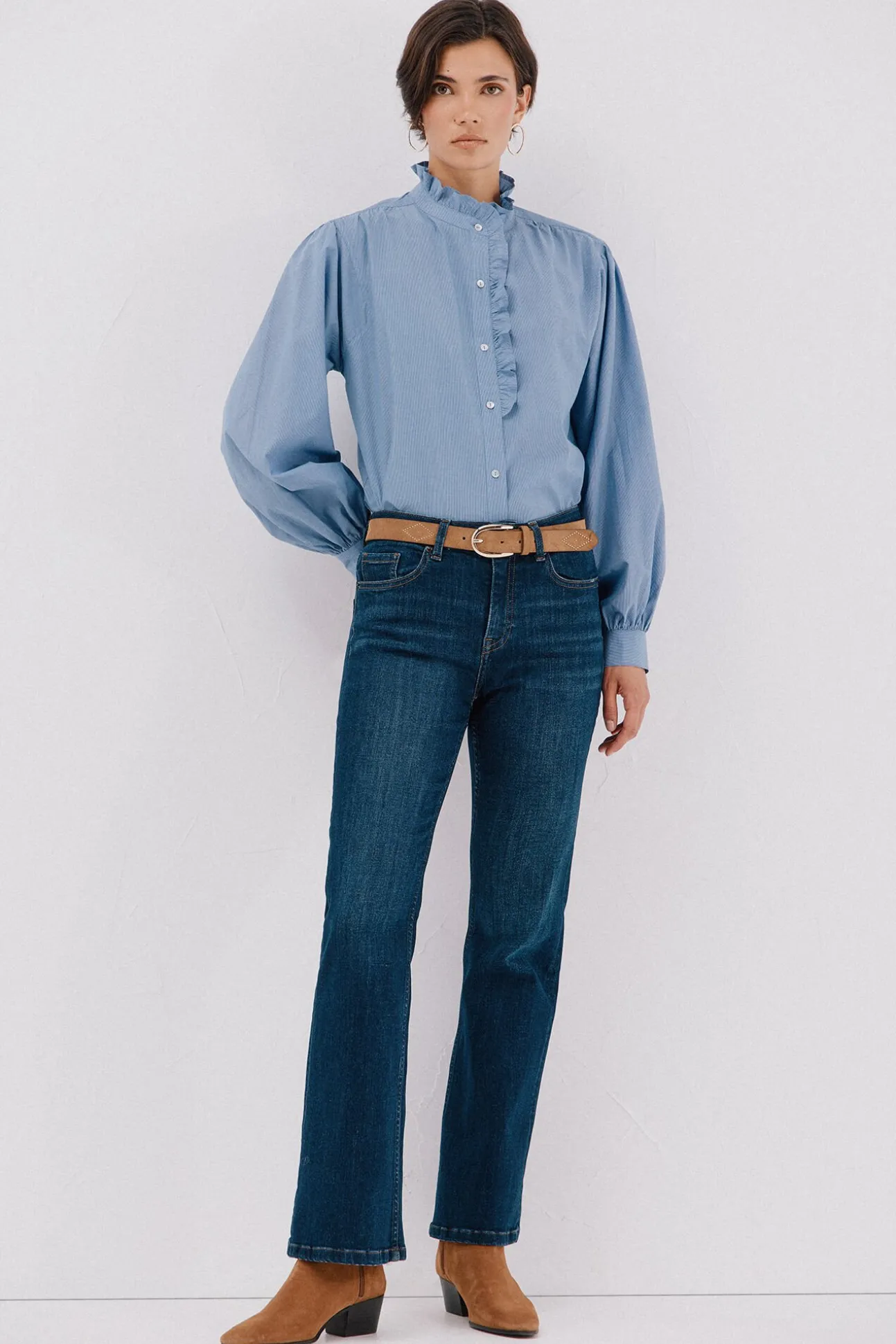 Blusa riscas com gola franzida