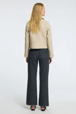Blusão biker cropped 100% couro.