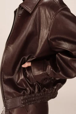 Blusão bomber oversized de couro marrom