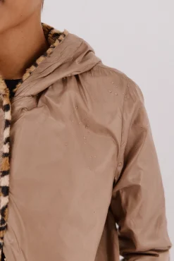 Blusão curto reversível efeito pelo