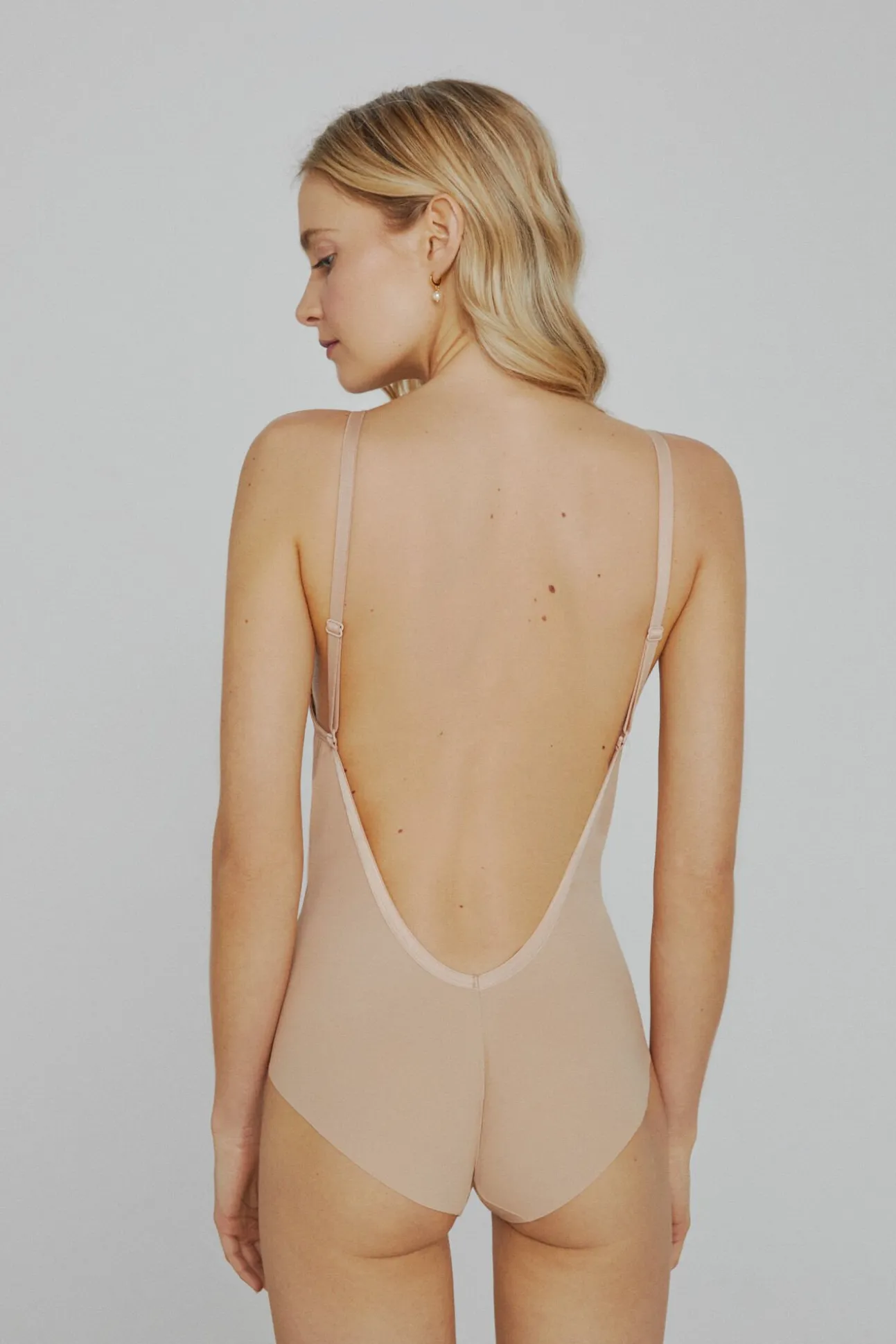 Body Ivette Bridal copa B costas descobertas com decote pronunciado em nude