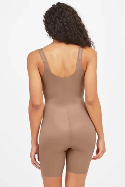 Body modelante com perna
