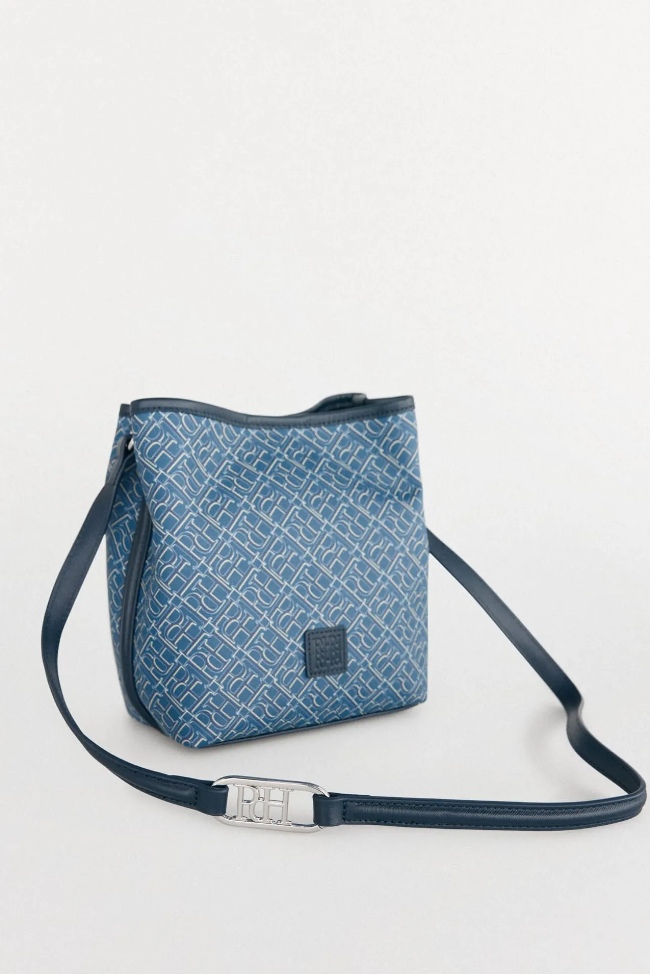 Bolsa balde com alça alça monograma