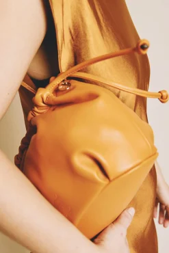 Bolsa bucket de pele