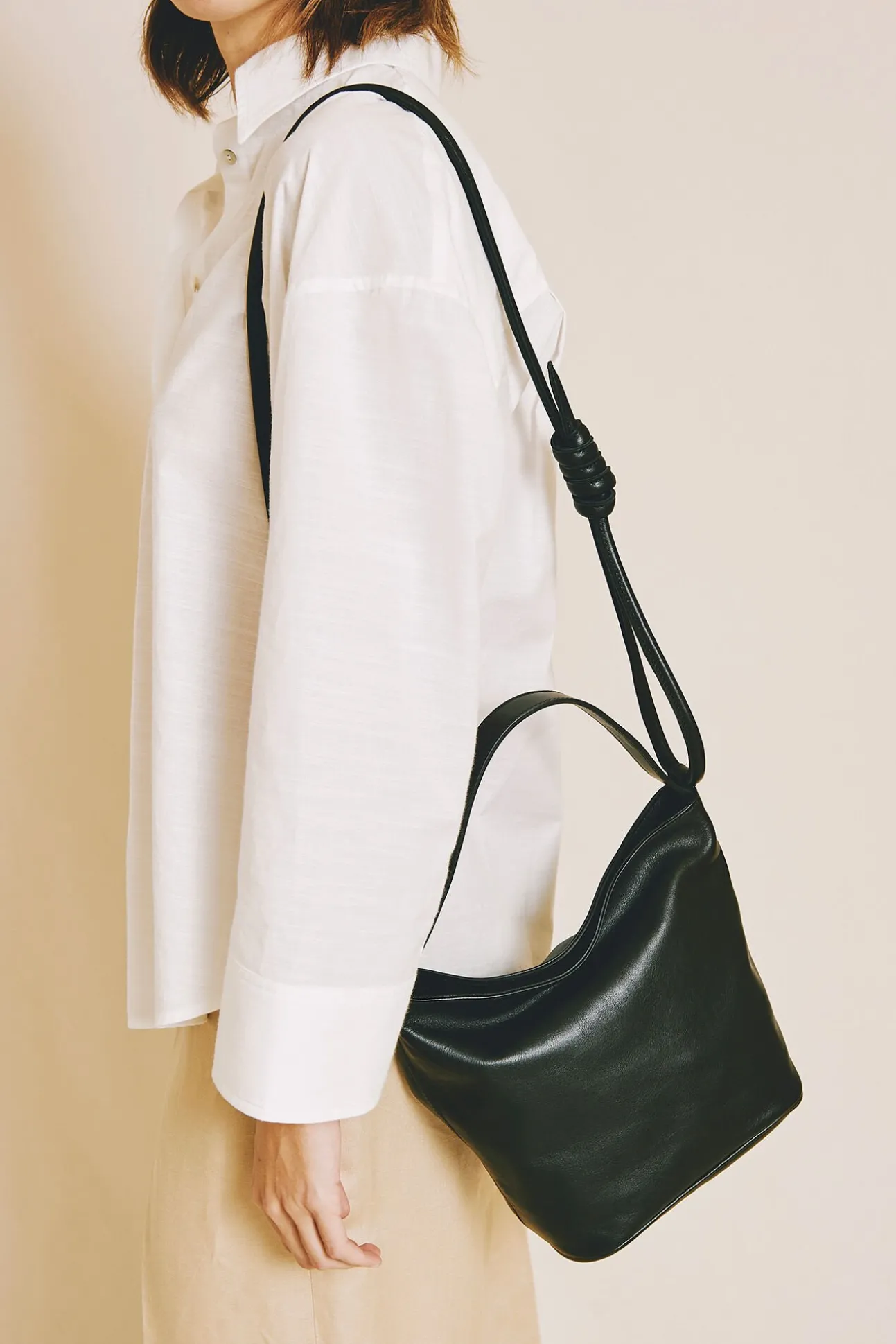 Bolsa bucket M de pele