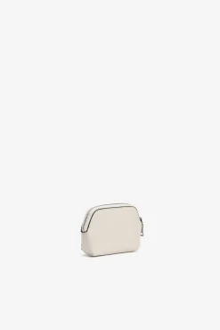 Bolsa com efeito couro perfurado