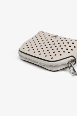 Bolsa com efeito couro perfurado
