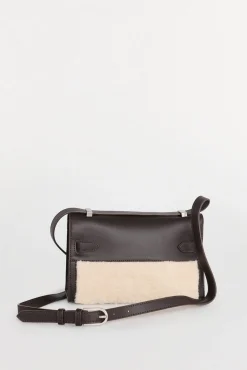 Bolsa de ombro convertível em pele de carneiro