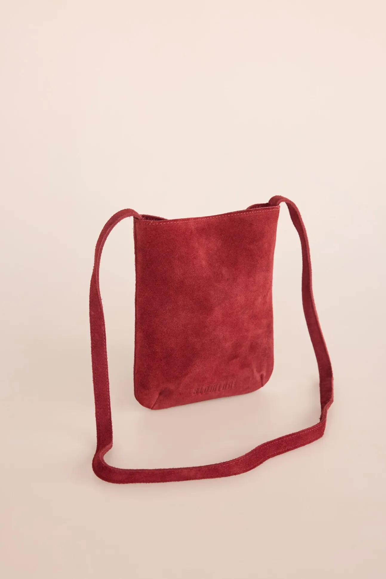 Bolsa para telefone com tachas