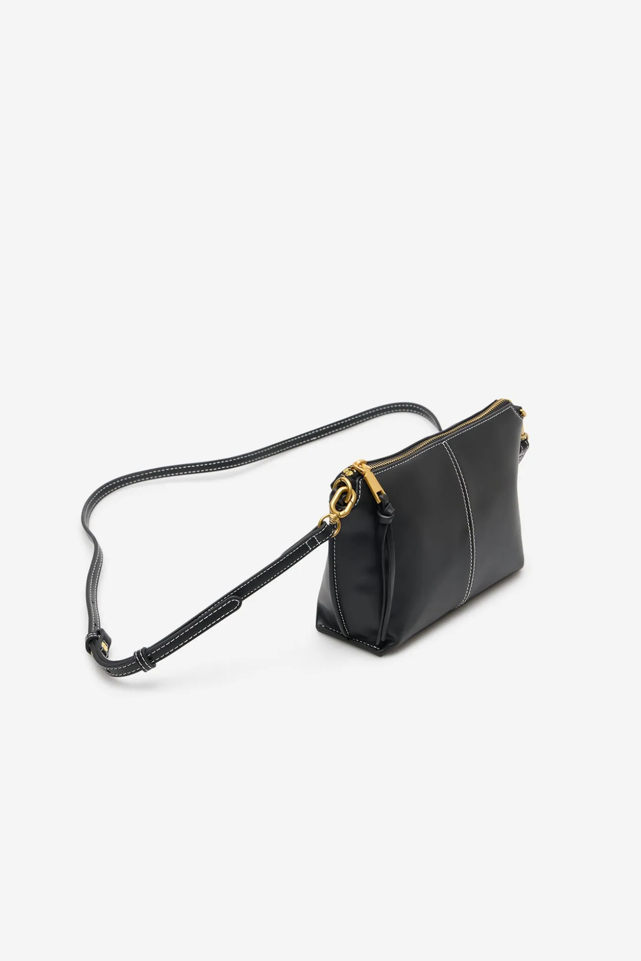 Bolsa tiracolo básica com costura