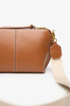 Bolsa tiracolo básica com costura