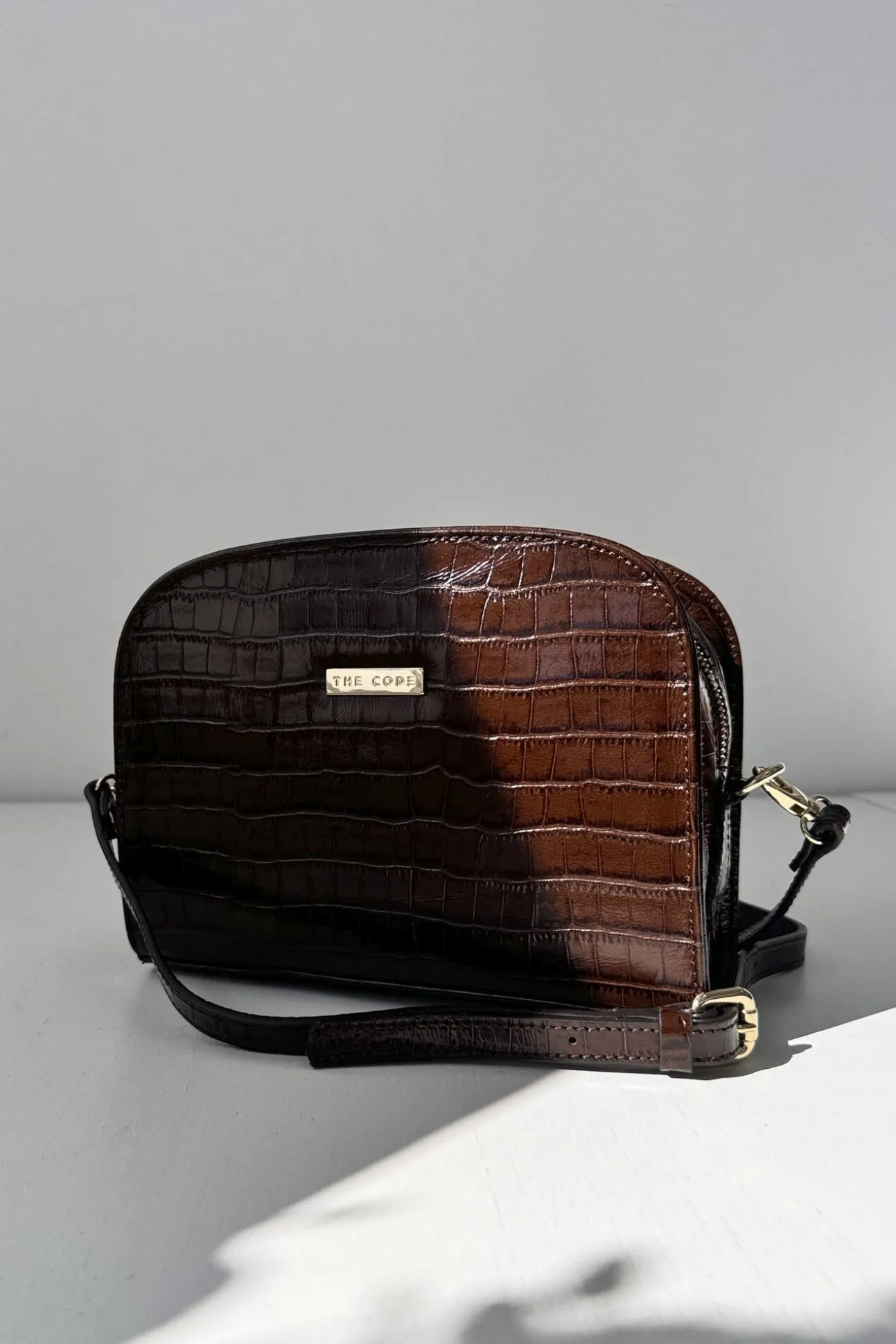 Bolsa tiracolo Cassandra chocolate