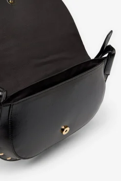 Bolsa transversal com lapela e alças