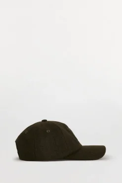 Boné com viseira de têxtil