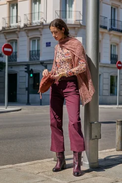 Bonnie. Calça jeans de perna larga
