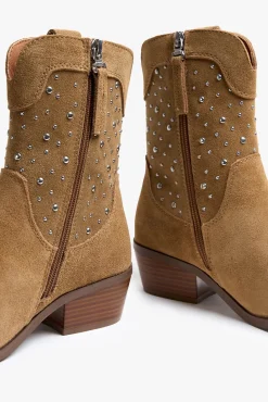 Bota Botim com tachas feminina