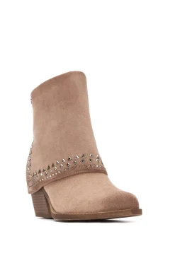 Bota Campera com tachas