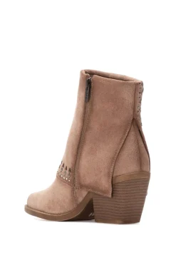 Bota Campera com tachas