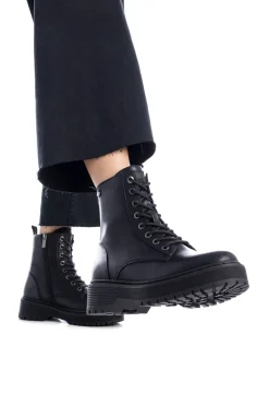 Bota de amarrar