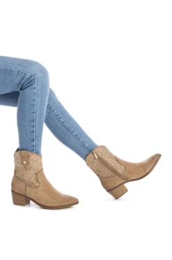 Bota de cowboy com tachas