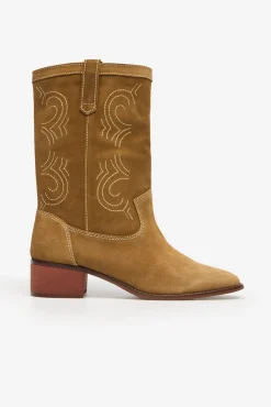 Bota de croute com costuras contrastantes