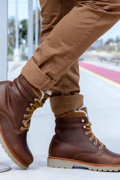 Bota de homem em pele napa