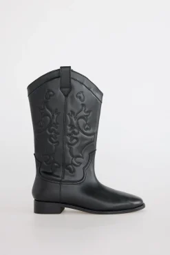 Bota de pele plana