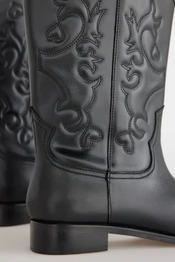 Bota de pele plana
