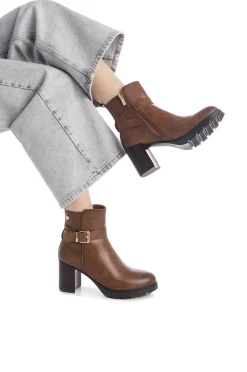 Bota de salto alto