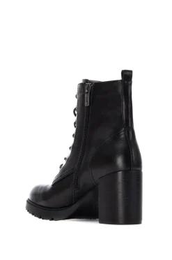 Bota de salto com cadarço