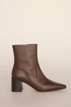 Bota de salto em Botins napa